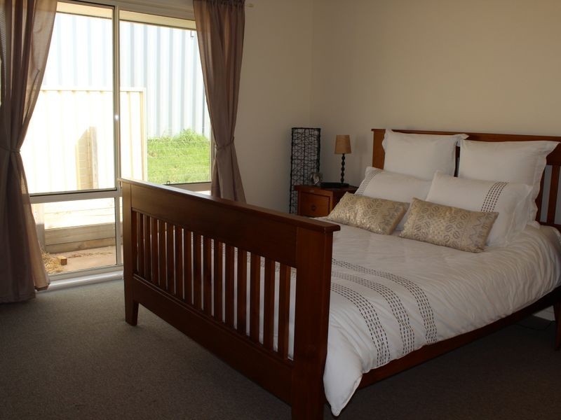 2/7 Thawa Close, Bega NSW 2550