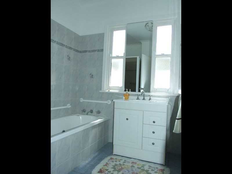 60 Upper Street, Bega NSW 2550