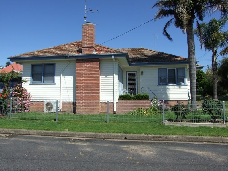 60 Upper Street, Bega NSW 2550
