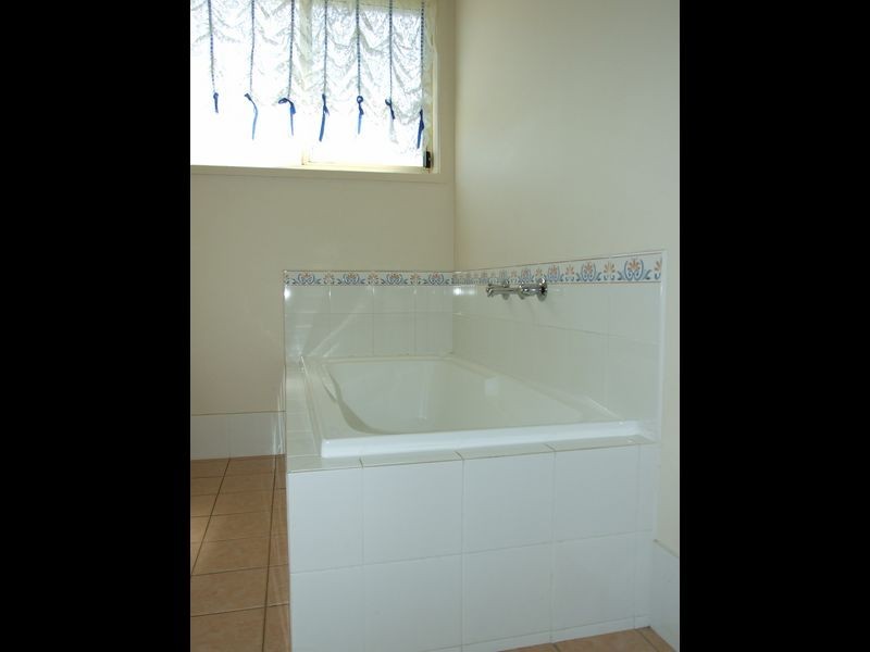 32 Max Slater Drive, Bega NSW 2550