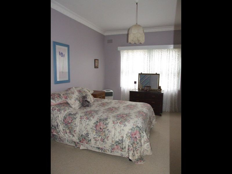 4 Watson Street, Bega NSW 2550
