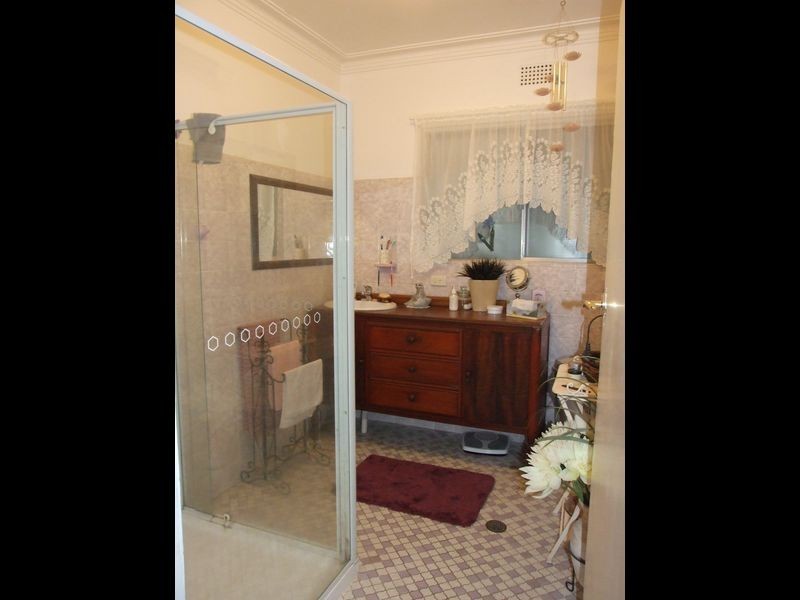 4 Watson Street, Bega NSW 2550