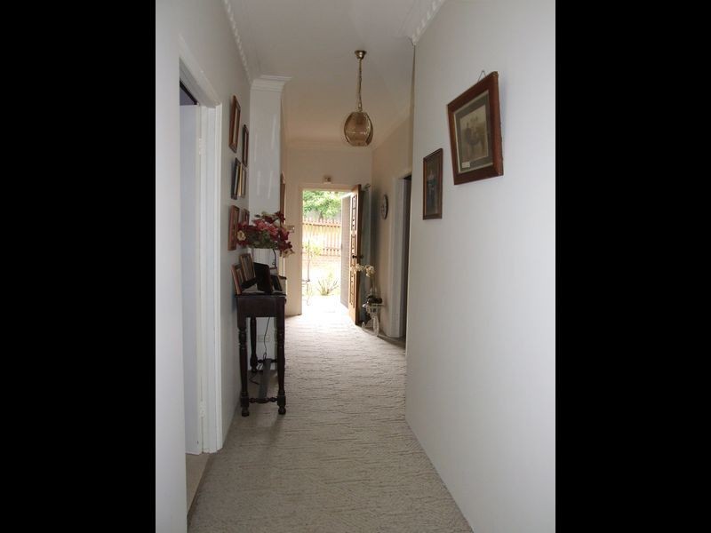 4 Watson Street, Bega NSW 2550
