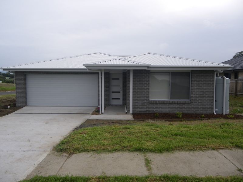 18 Koma Circuit, Bega NSW 2550