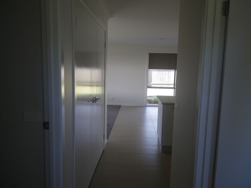 18 Koma Circuit, Bega NSW 2550