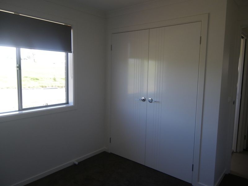 18 Koma Circuit, Bega NSW 2550