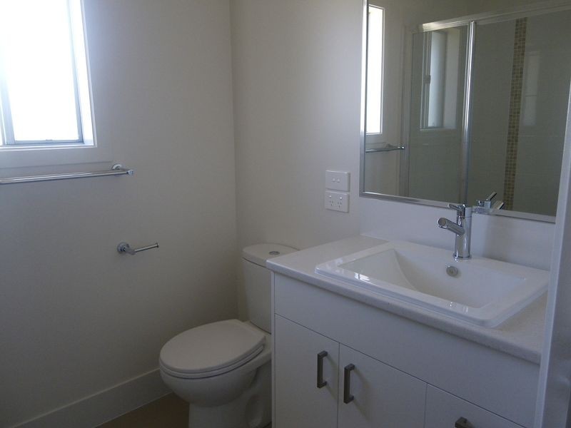 18 Koma Circuit, Bega NSW 2550