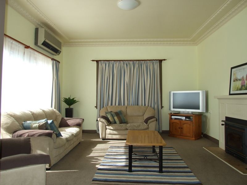 1 Watson Street, Bega NSW 2550