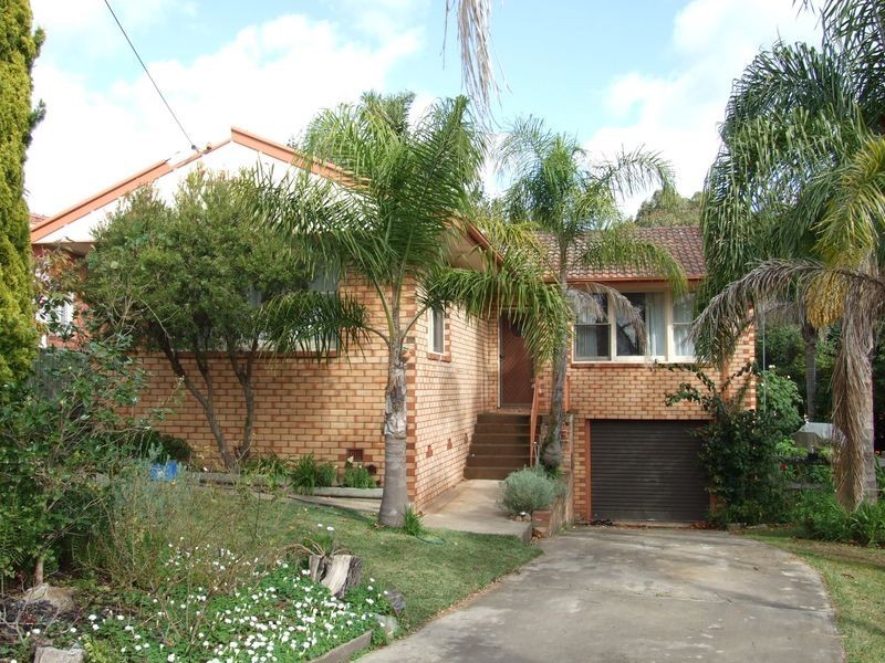 4 Parbery Crescent, Bega NSW 2550