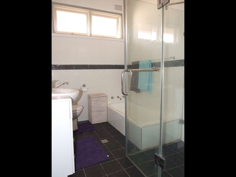 4 Parbery Crescent, Bega NSW 2550