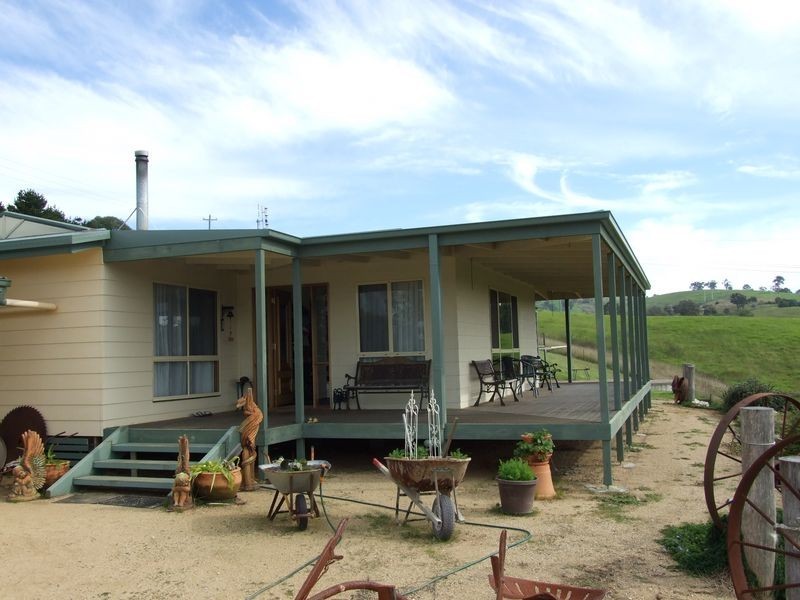 52 Grosses Creek Road, Bega NSW 2550