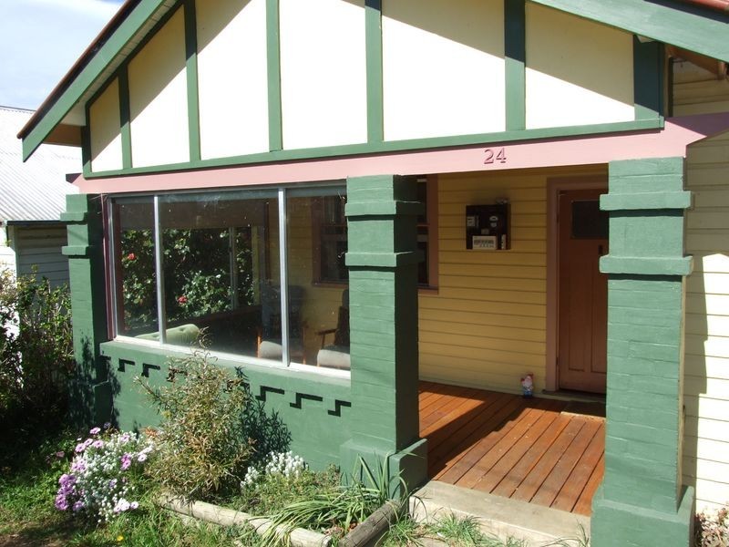 24 Belmore Street, Bega NSW 2550