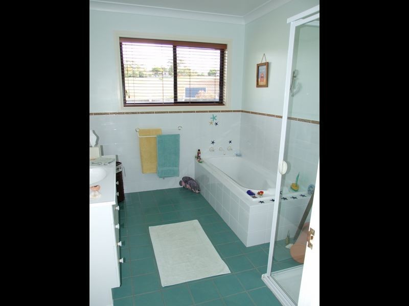 50 Lynjohn Drive, Bega NSW 2550