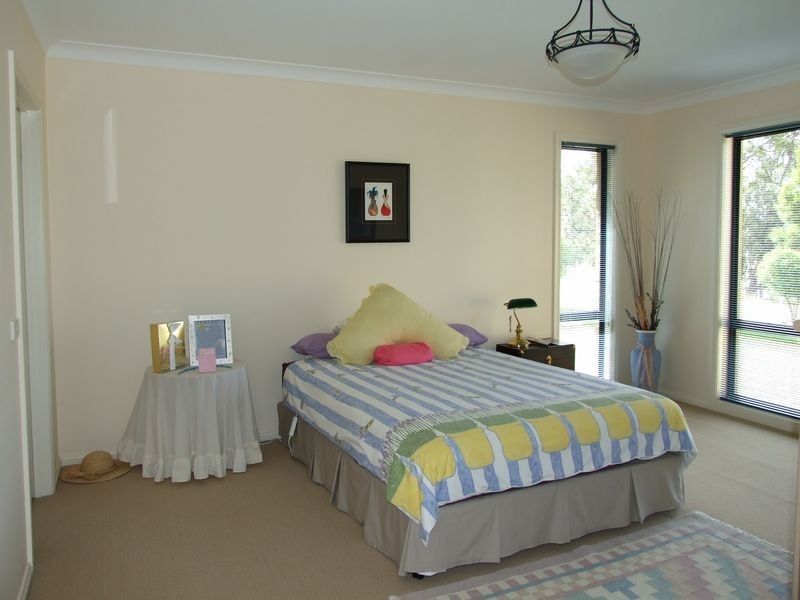 50 Lynjohn Drive, Bega NSW 2550