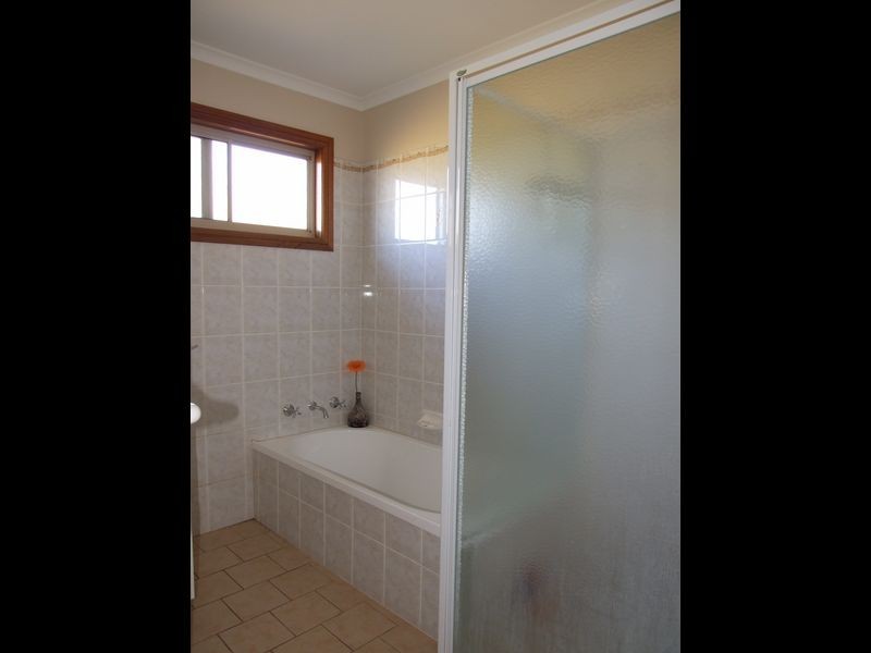 32 Peak Hill Road, Bega NSW 2550