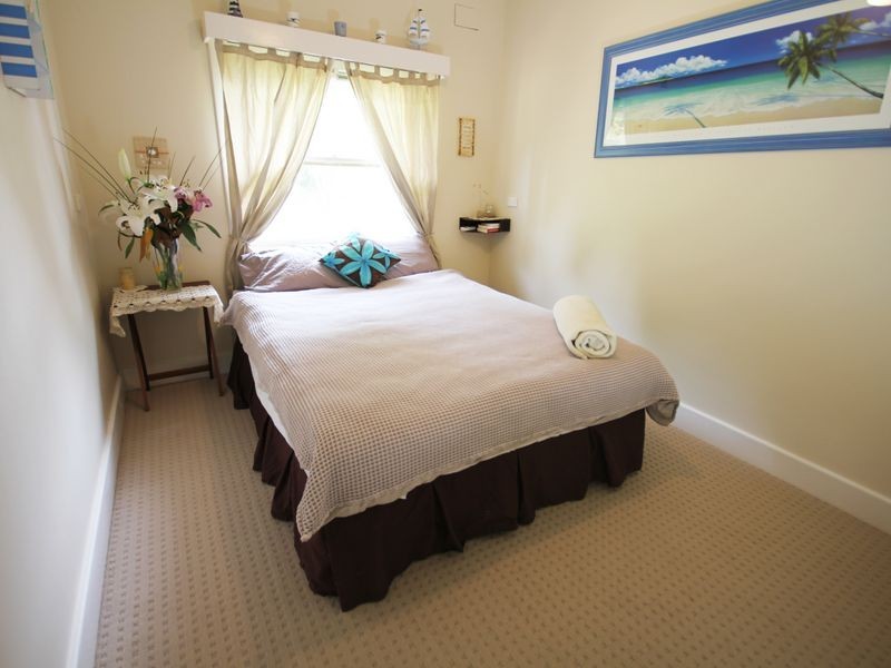 8 Park Lane, Bega NSW 2550