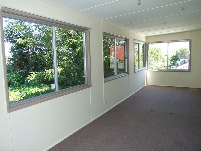 33 Glebe Avenue, Bega NSW 2550
