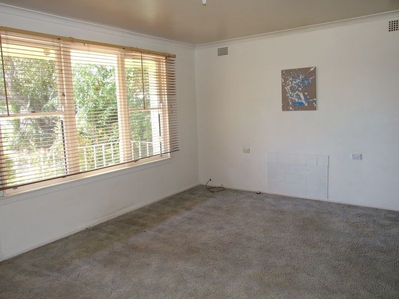 33 Glebe Avenue, Bega NSW 2550