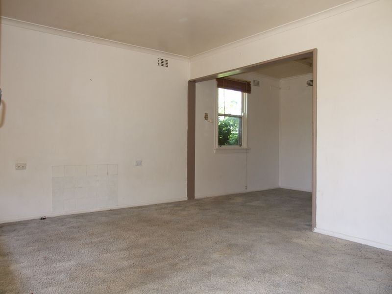 33 Glebe Avenue, Bega NSW 2550