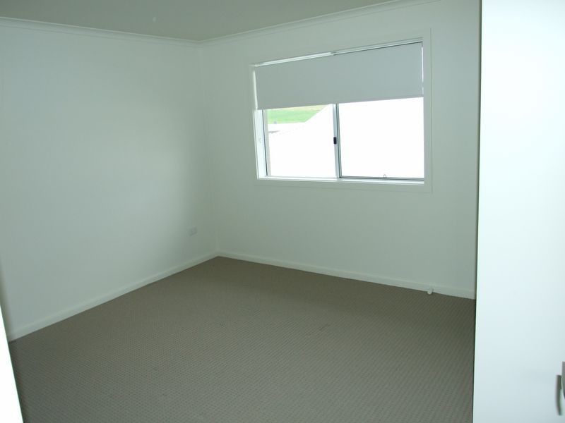 10 Koma Circuit, Bega NSW 2550
