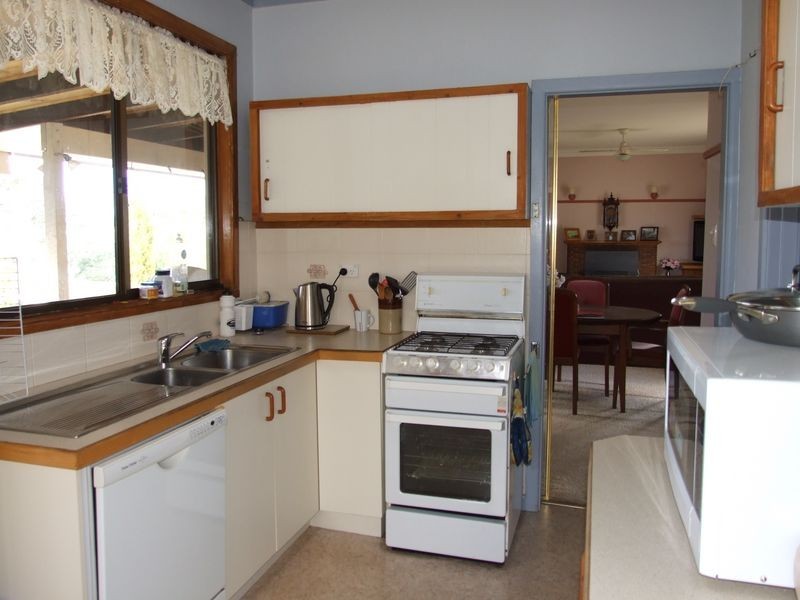 3 Cross Street, Bega NSW 2550
