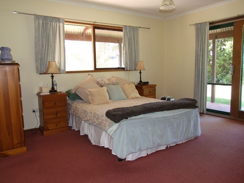 10 Ticehurst Close, Bega NSW 2550