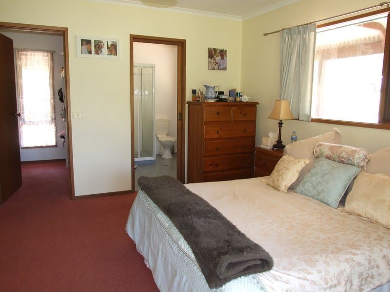 10 Ticehurst Close, Bega NSW 2550