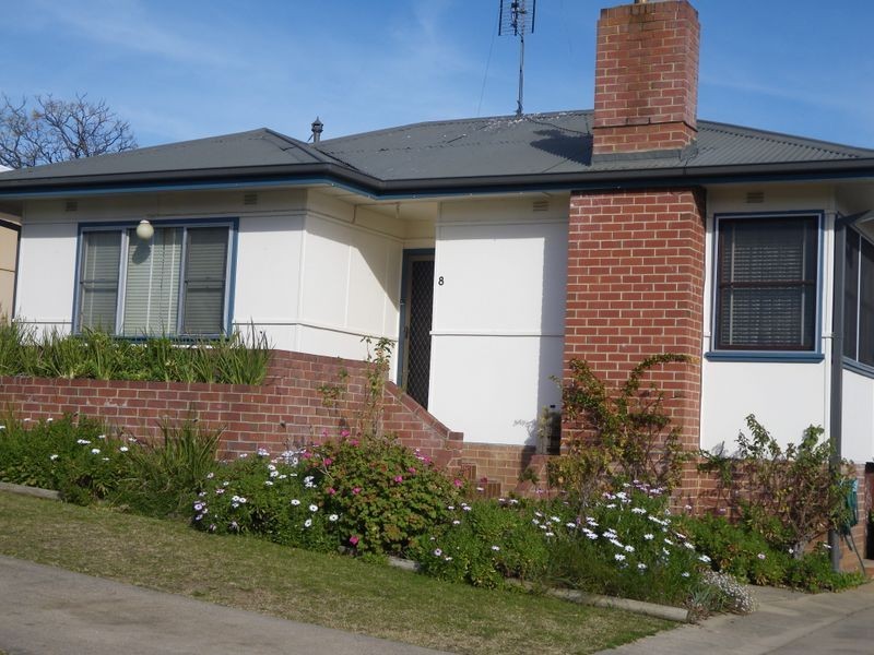 8 Blomfield Ave, Bega NSW 2550