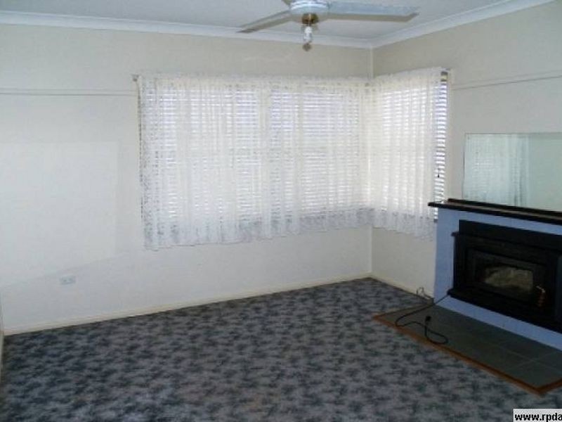8 Blomfield Ave, Bega NSW 2550