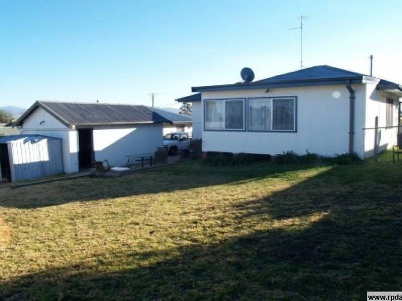 8 Blomfield Ave, Bega NSW 2550