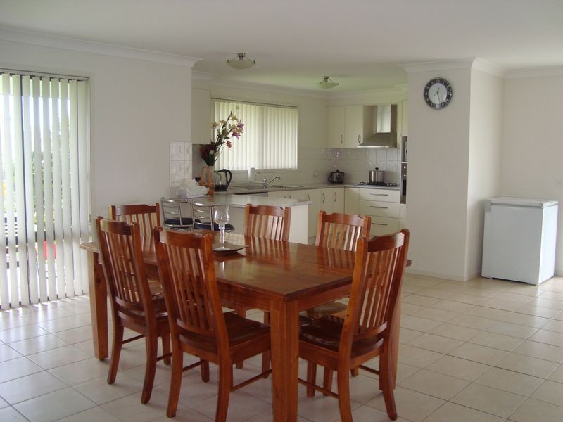 12 Koma Circuit, Bega NSW 2550