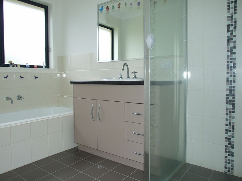 6 Denison Close, Bega NSW 2550