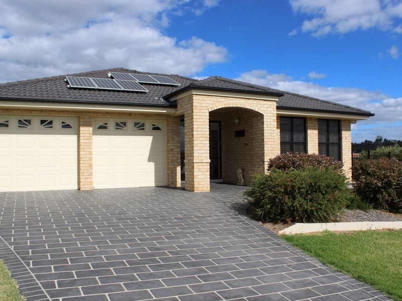 5 Koma Circuit, Bega NSW 2550