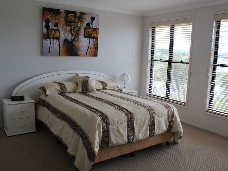 5 Koma Circuit, Bega NSW 2550