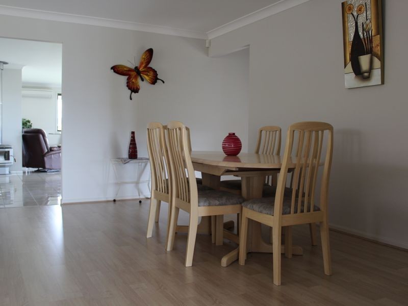 5 Koma Circuit, Bega NSW 2550