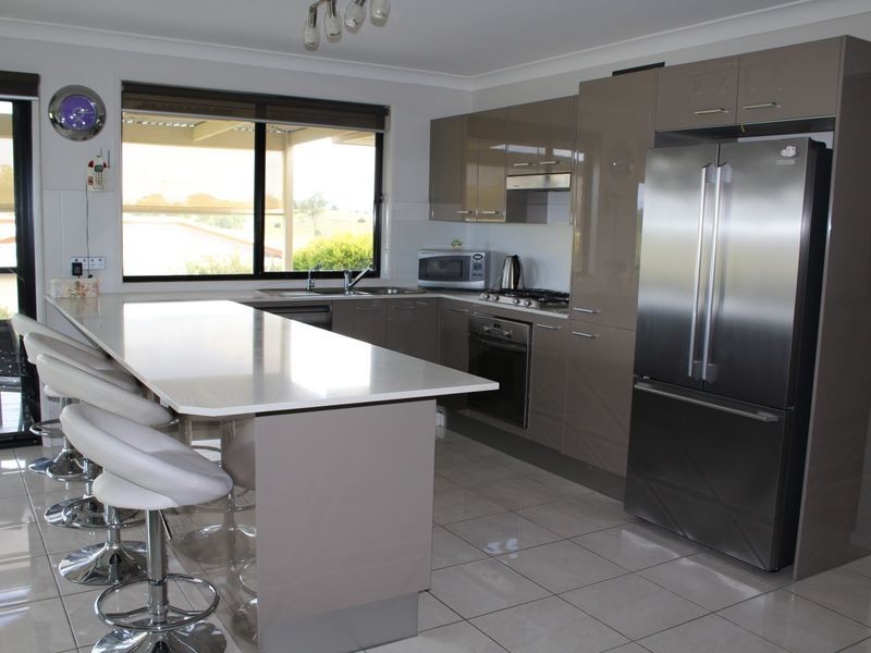 5 Koma Circuit, Bega NSW 2550