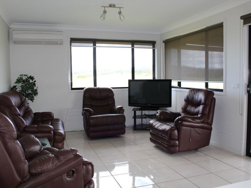 5 Koma Circuit, Bega NSW 2550