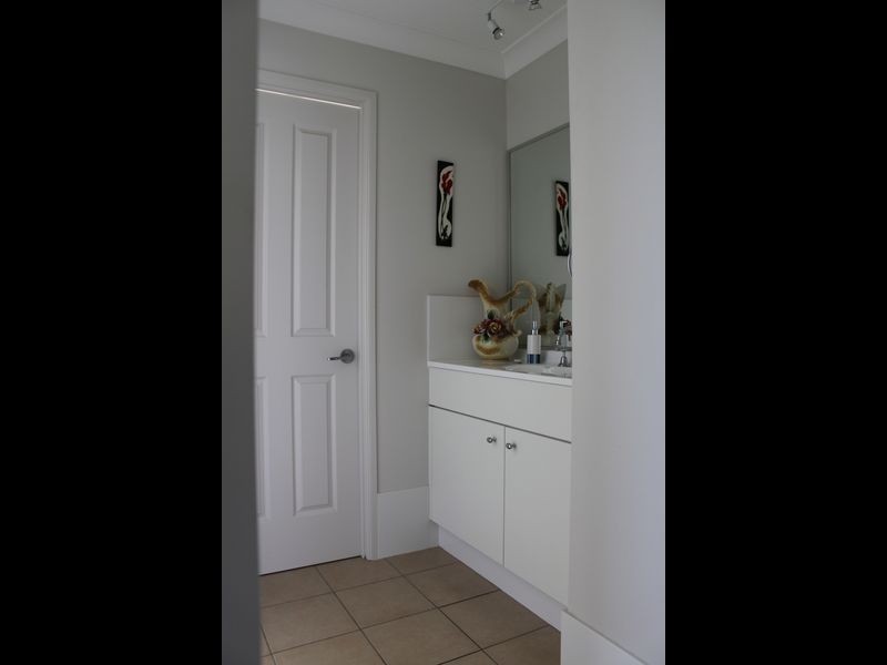 5 Koma Circuit, Bega NSW 2550