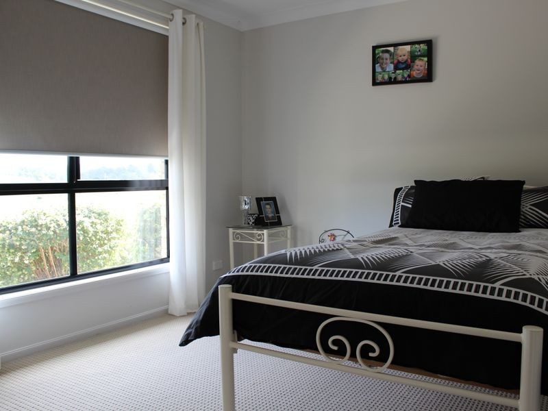 5 Koma Circuit, Bega NSW 2550