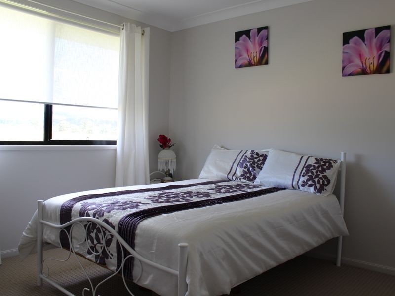 5 Koma Circuit, Bega NSW 2550