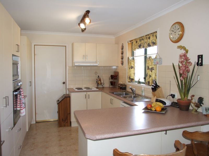 77 Max Slater Drive, Bega NSW 2550