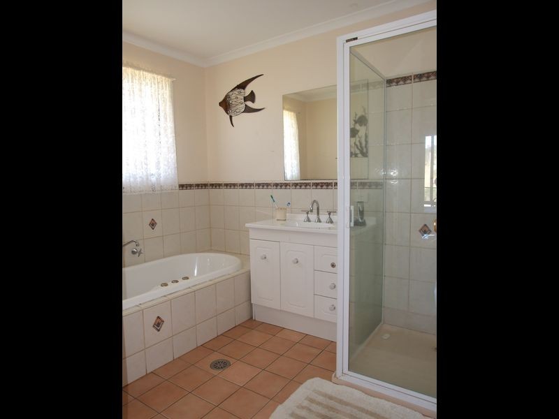 77 Max Slater Drive, Bega NSW 2550