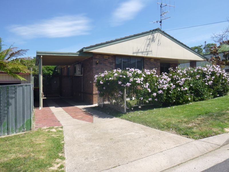 2 Sattler Street, Bega NSW 2550