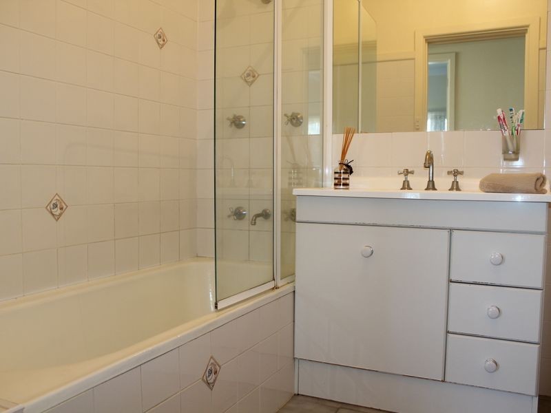 27 Gordon Street, Bega NSW 2550