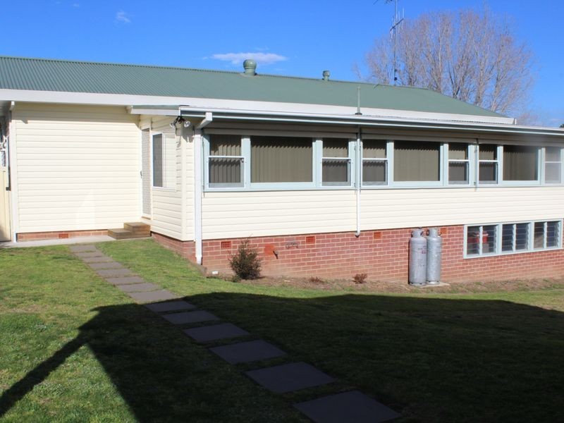 27 Gordon Street, Bega NSW 2550