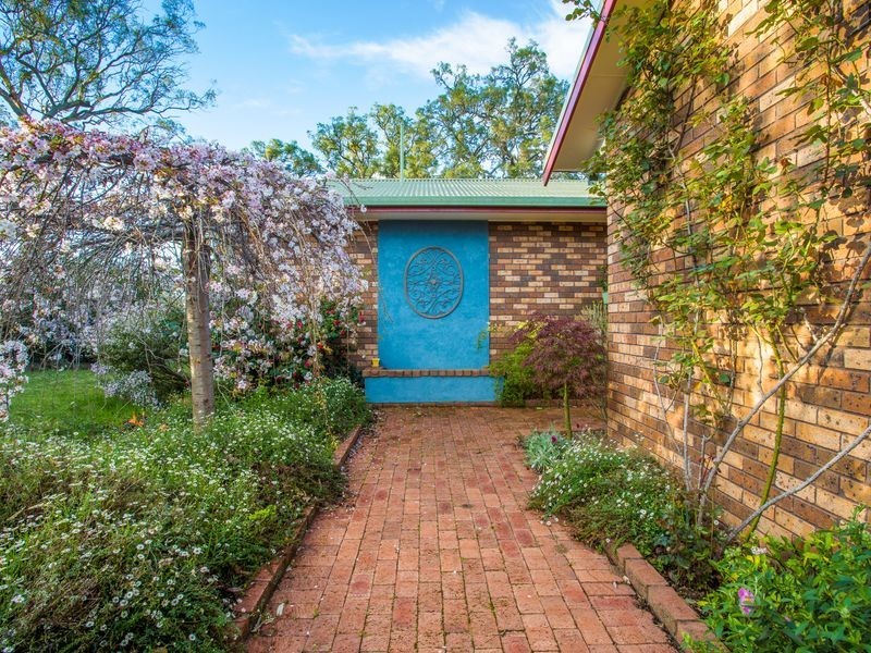 72 Gillcrest Drive, Bega NSW 2550