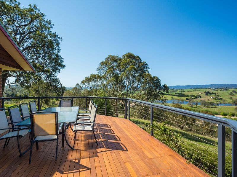 72 Gillcrest Drive, Bega NSW 2550