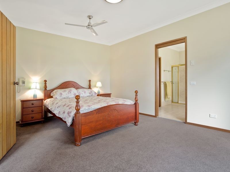 72 Gillcrest Drive, Bega NSW 2550