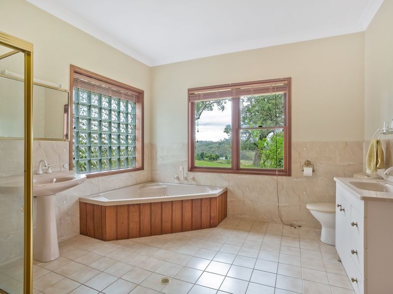 72 Gillcrest Drive, Bega NSW 2550