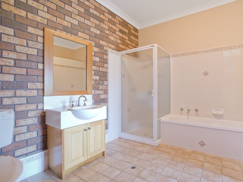 72 Gillcrest Drive, Bega NSW 2550